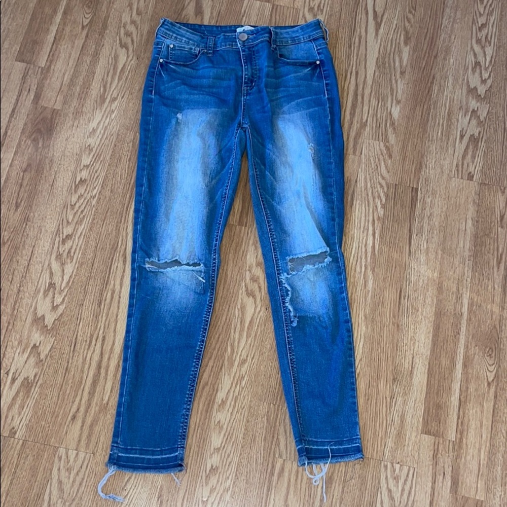 Ripped skinny jeans !